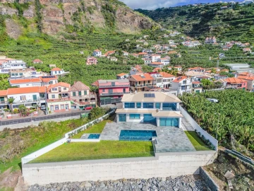 Moradia T4 para Venda em Ponta do Sol
