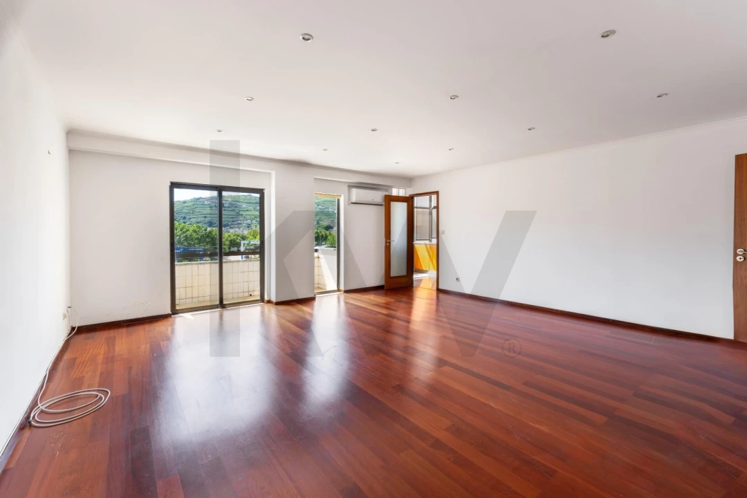 Apartamento T3 para Venda em Peso da Régua e Godim Foto 1