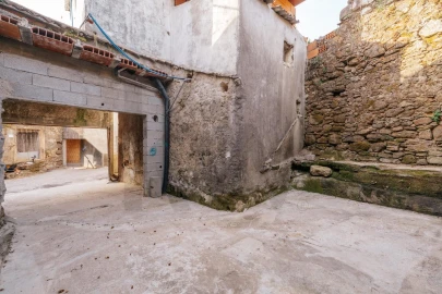 Moradia T2 para Venda em Lamas