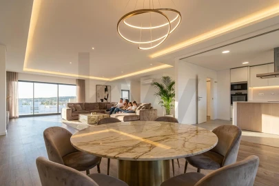 Apartamento T5 para Venda em Carnaxide e Queijas