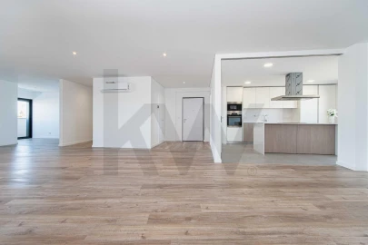 Apartamento T5 para Venda em Carnaxide e Queijas