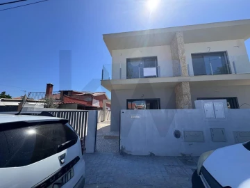 Moradia T3 para Venda em Fernao Ferro