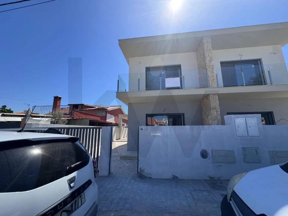 Moradia T3 para Venda em Fernao Ferro Foto 1