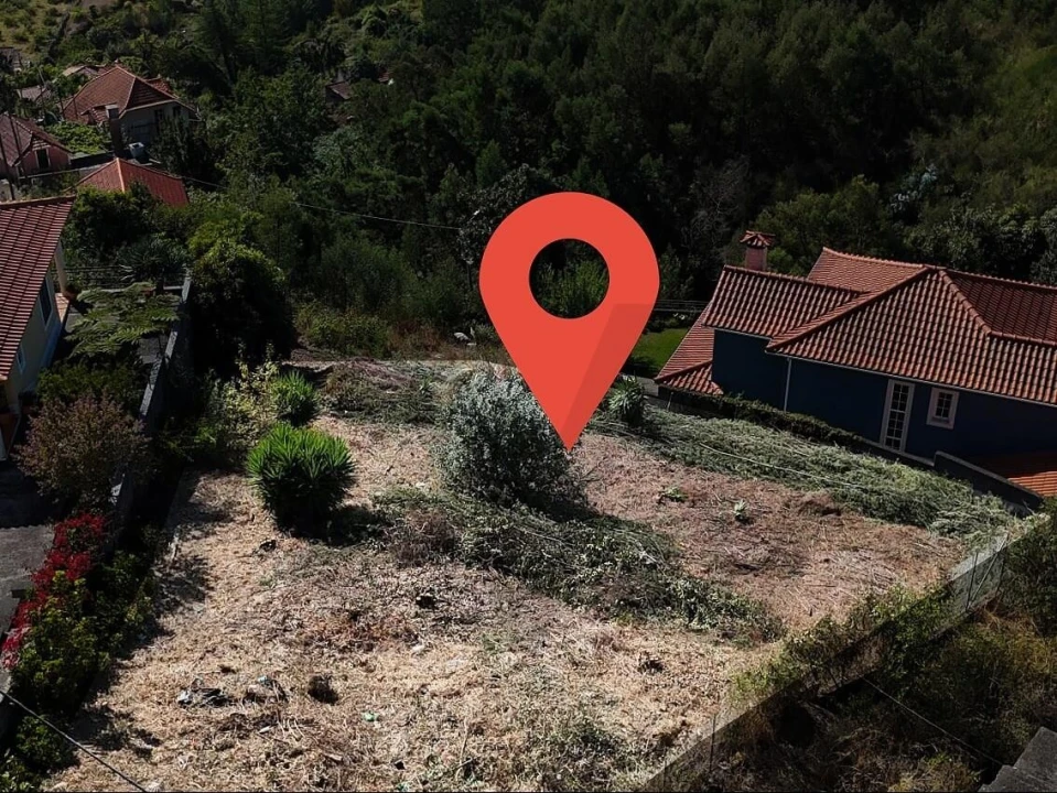 Terreno para Venda em Camacha Foto 1