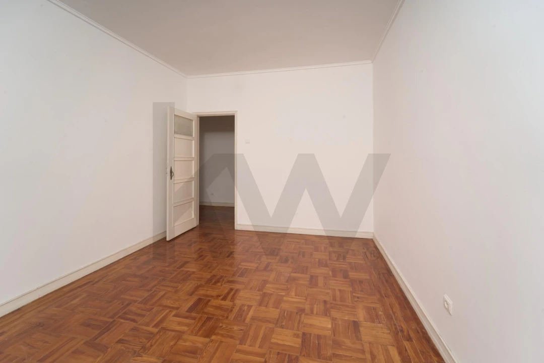 Apartamento T2 para Arrendamento em Alvalade Foto 2