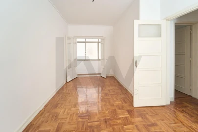 Apartamento T2 para Arrendamento em Alvalade