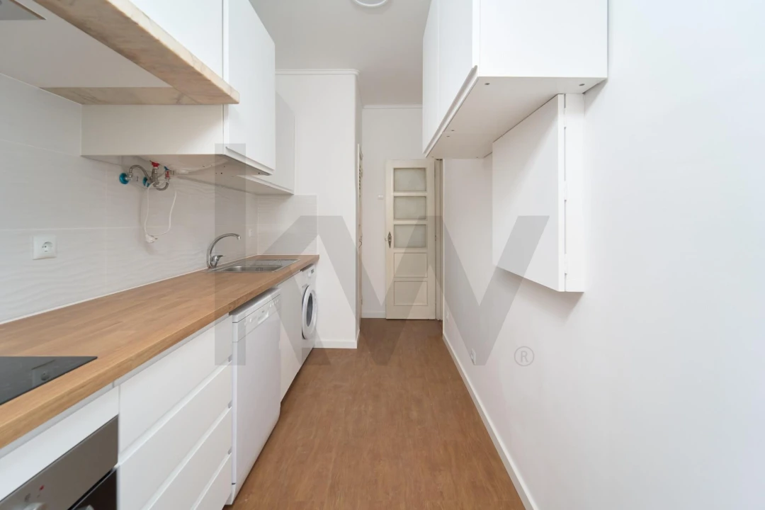 Apartamento T2 para Arrendamento em Alvalade Foto 10