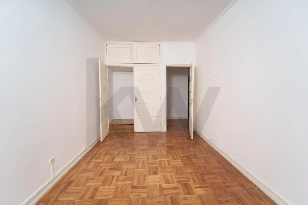 Apartamento T2 para Arrendamento em Alvalade Foto 5
