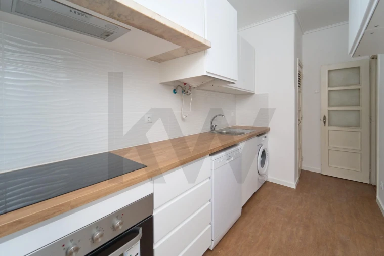 Apartamento T2 para Arrendamento em Alvalade Foto 11