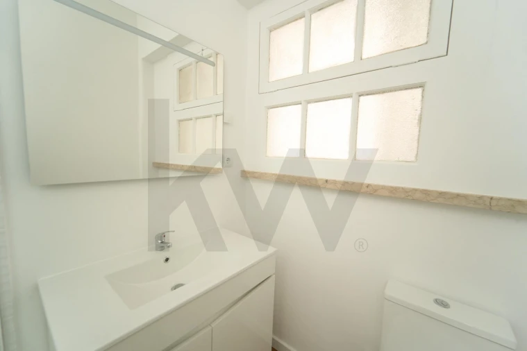 Apartamento T2 para Arrendamento em Alvalade Foto 14
