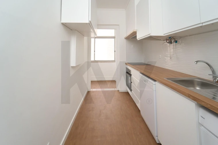 Apartamento T2 para Arrendamento em Alvalade Foto 9