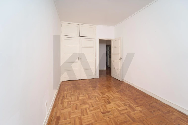 Apartamento T2 para Arrendamento em Alvalade Foto 6
