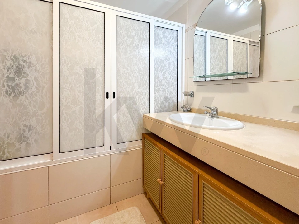 Apartamento T1 para Venda em Caniço Foto 18