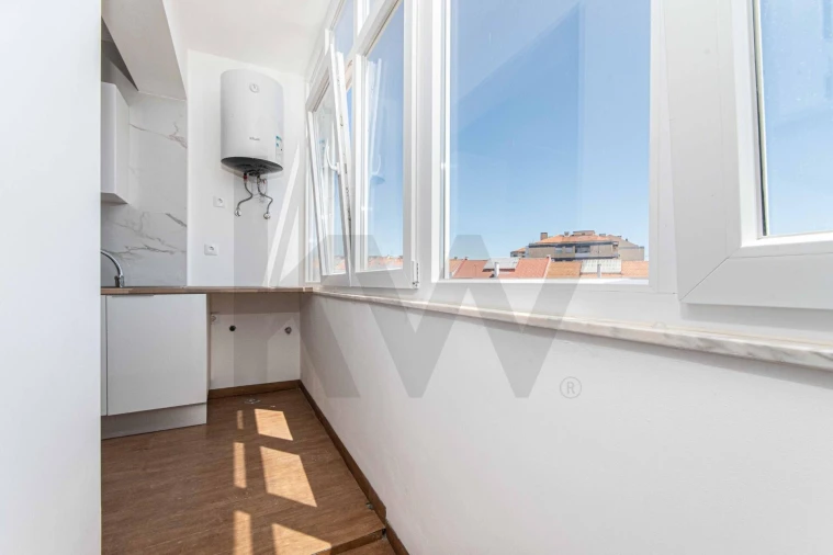 Apartamento T2 para Arrendamento em Amora Foto 4