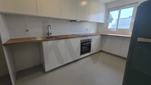 Apartamento T3 para Arrendamento em Aldoar, Foz do Douro e Nevogilde