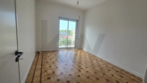 Apartamento T3 para Arrendamento em Aldoar, Foz do Douro e Nevogilde