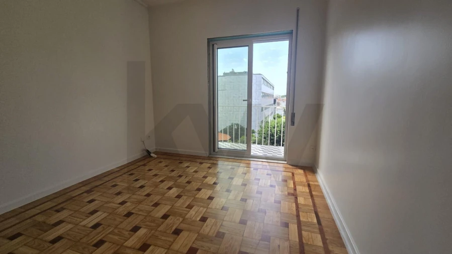 Apartamento T3 para Arrendamento em Aldoar, Foz do Douro e Nevogilde Foto 2