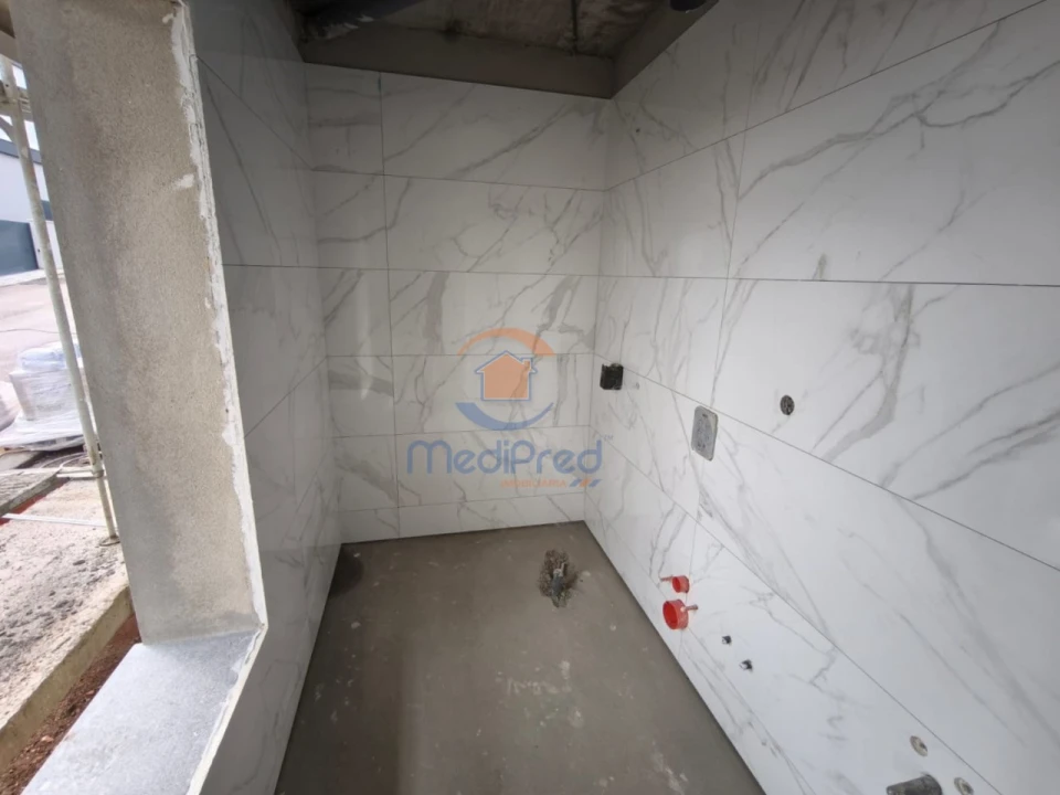 Moradia T5 para Venda em Pontinha e Famões Foto 7