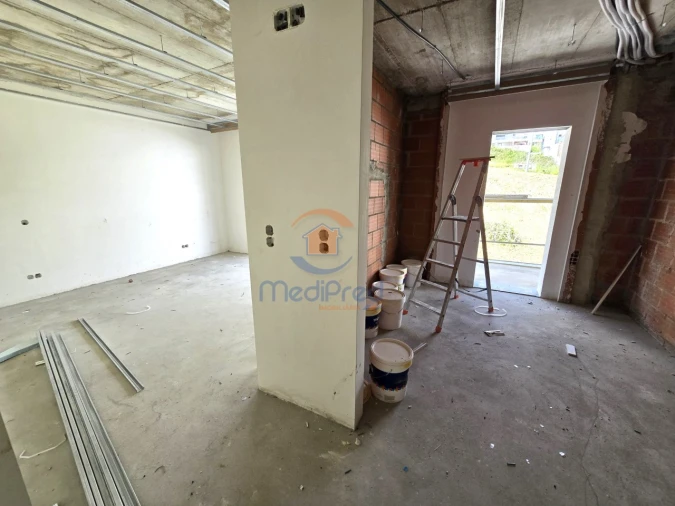 Moradia T5 para Venda em Pontinha e Famões Foto 3