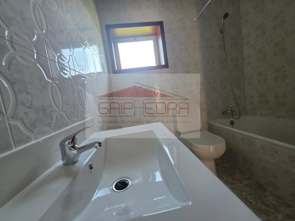 Apartamento T2 para Venda em Abragão Foto 17