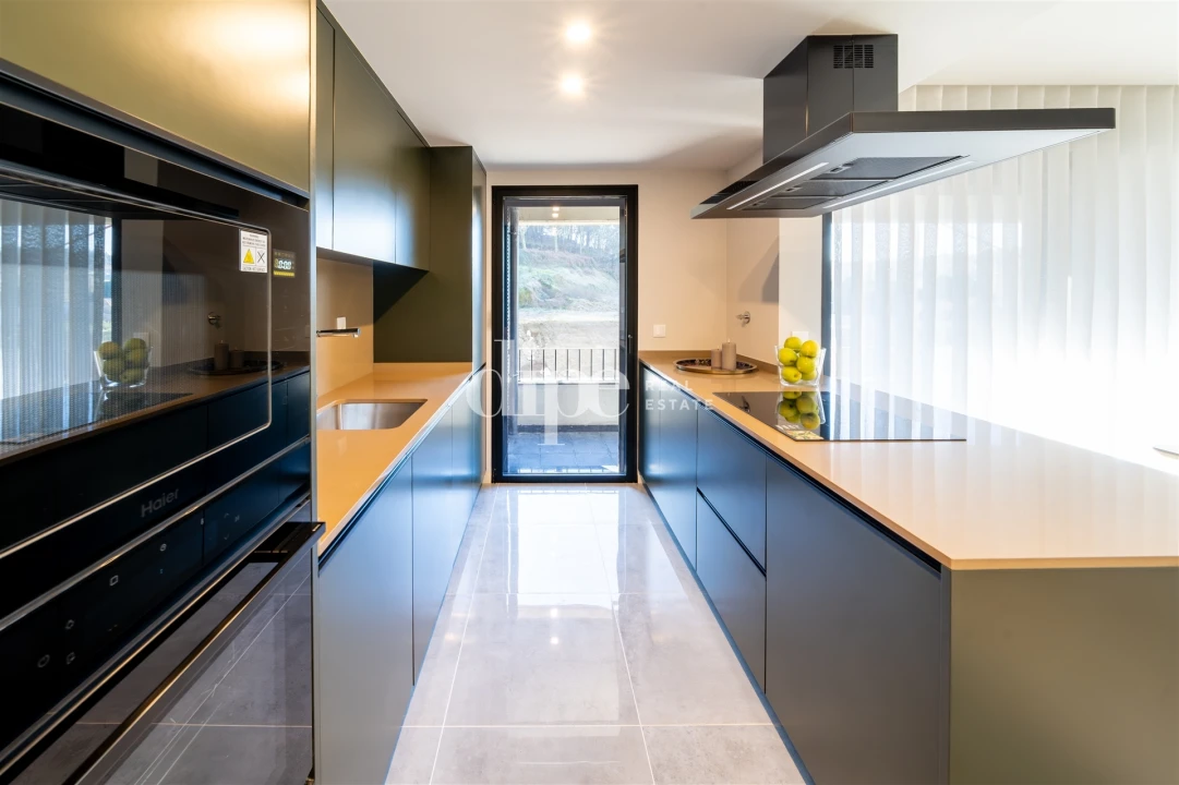 Apartamento T2 para Venda em Urgezes Foto 4