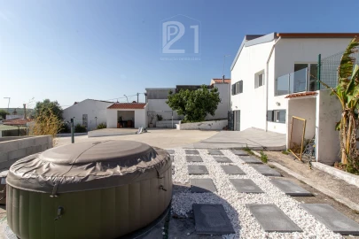 Moradia T10 para Venda em Almargem do Bispo, Pêro Pinheiro e Montelavar