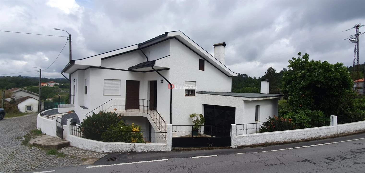 Moradia T3 para Venda em Revelhe Foto 1