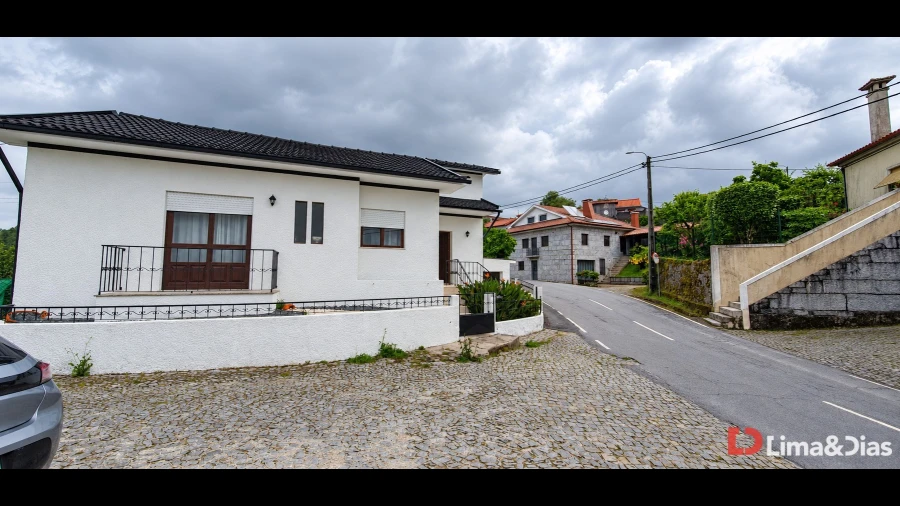 Moradia T3 para Venda em Revelhe