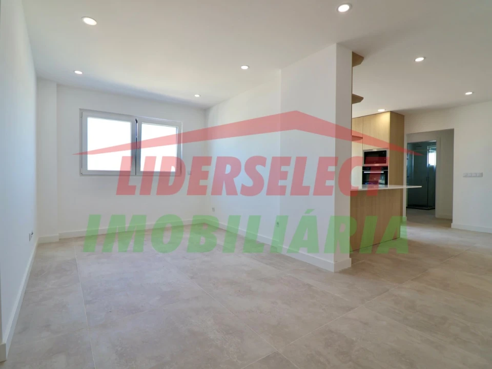 Apartamento T2 para Venda em Santa Maria, São Pedro e Matacães Foto 8