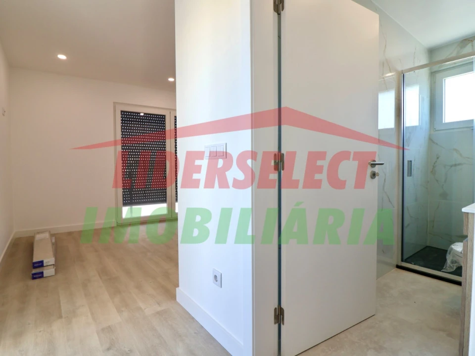 Apartamento T2 para Venda em Santa Maria, São Pedro e Matacães Foto 17