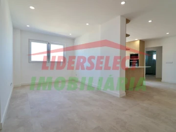 Apartamento T2 para Venda em Santa Maria, São Pedro e Matacães