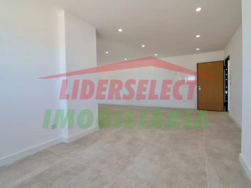 Apartamento T2 para Venda em Santa Maria, São Pedro e Matacães