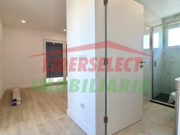 Apartamento T2 para Venda em Santa Maria, São Pedro e Matacães