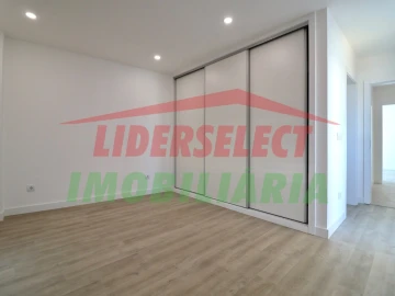 Apartamento T2 para Venda em Santa Maria, São Pedro e Matacães
