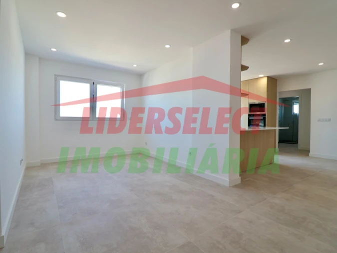 Apartamento T2 para Venda em Santa Maria, São Pedro e Matacães Foto 8