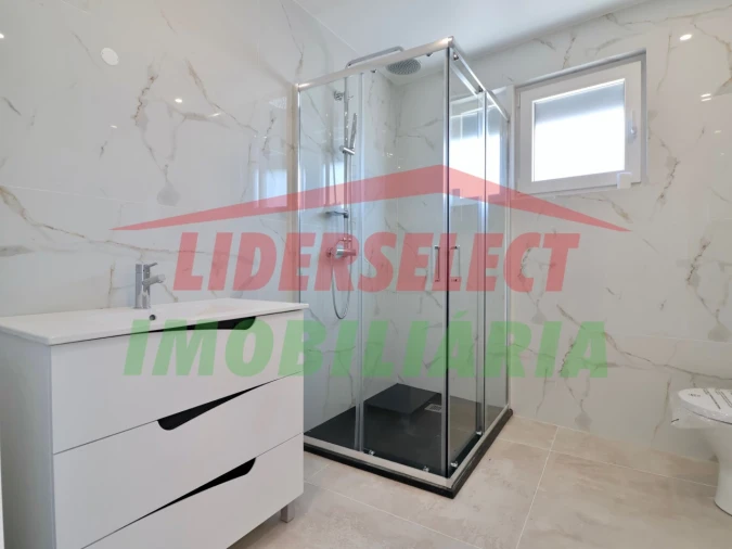 Apartamento T2 para Venda em Santa Maria, São Pedro e Matacães Foto 12
