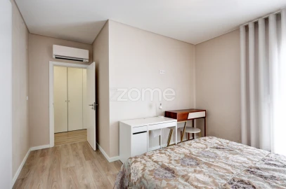 Apartamento T5 para Venda em Sacavém e Prior Velho