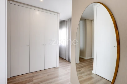 Apartamento T5 para Venda em Sacavém e Prior Velho