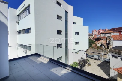 Apartamento T5 para Venda em Sacavém e Prior Velho