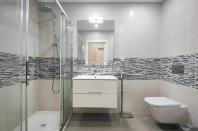 Apartamento T5 para Venda em Sacavém e Prior Velho