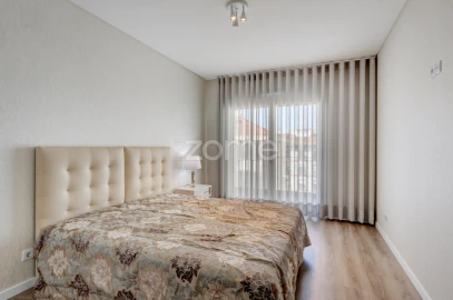 Apartamento T5 para Venda em Sacavém e Prior Velho