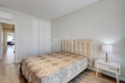 Apartamento T5 para Venda em Sacavém e Prior Velho