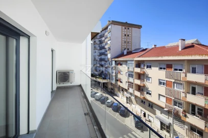 Apartamento T5 para Venda em Sacavém e Prior Velho