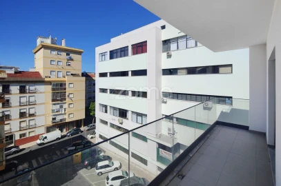 Apartamento T5 para Venda em Sacavém e Prior Velho