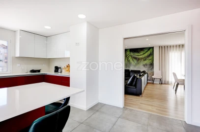 Apartamento T5 para Venda em Sacavém e Prior Velho