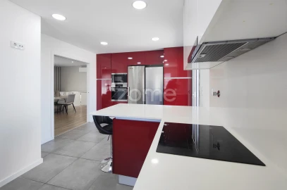 Apartamento T5 para Venda em Sacavém e Prior Velho