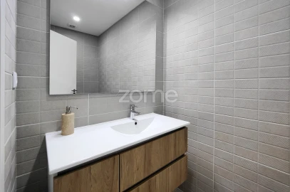 Apartamento T5 para Venda em Sacavém e Prior Velho