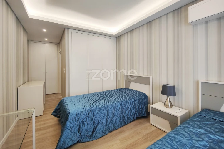 Apartamento T5 para Venda em Sacavém e Prior Velho Foto 26