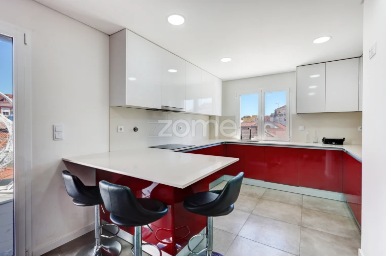 Apartamento T5 para Venda em Sacavém e Prior Velho Foto 14