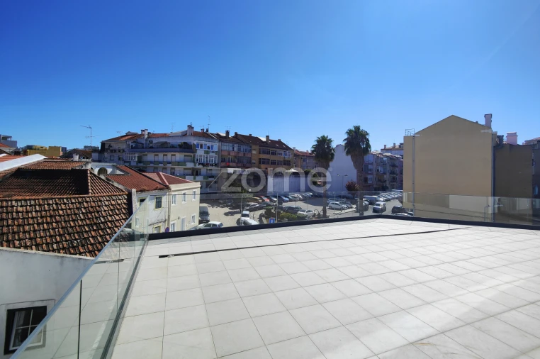 Apartamento T5 para Venda em Sacavém e Prior Velho Foto 49